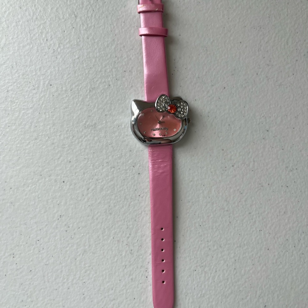 Hello Kitty Pink Accessory Bundle | Beanie, Gloves, Wallet, Watch & Keychain - Picture 15 of 17